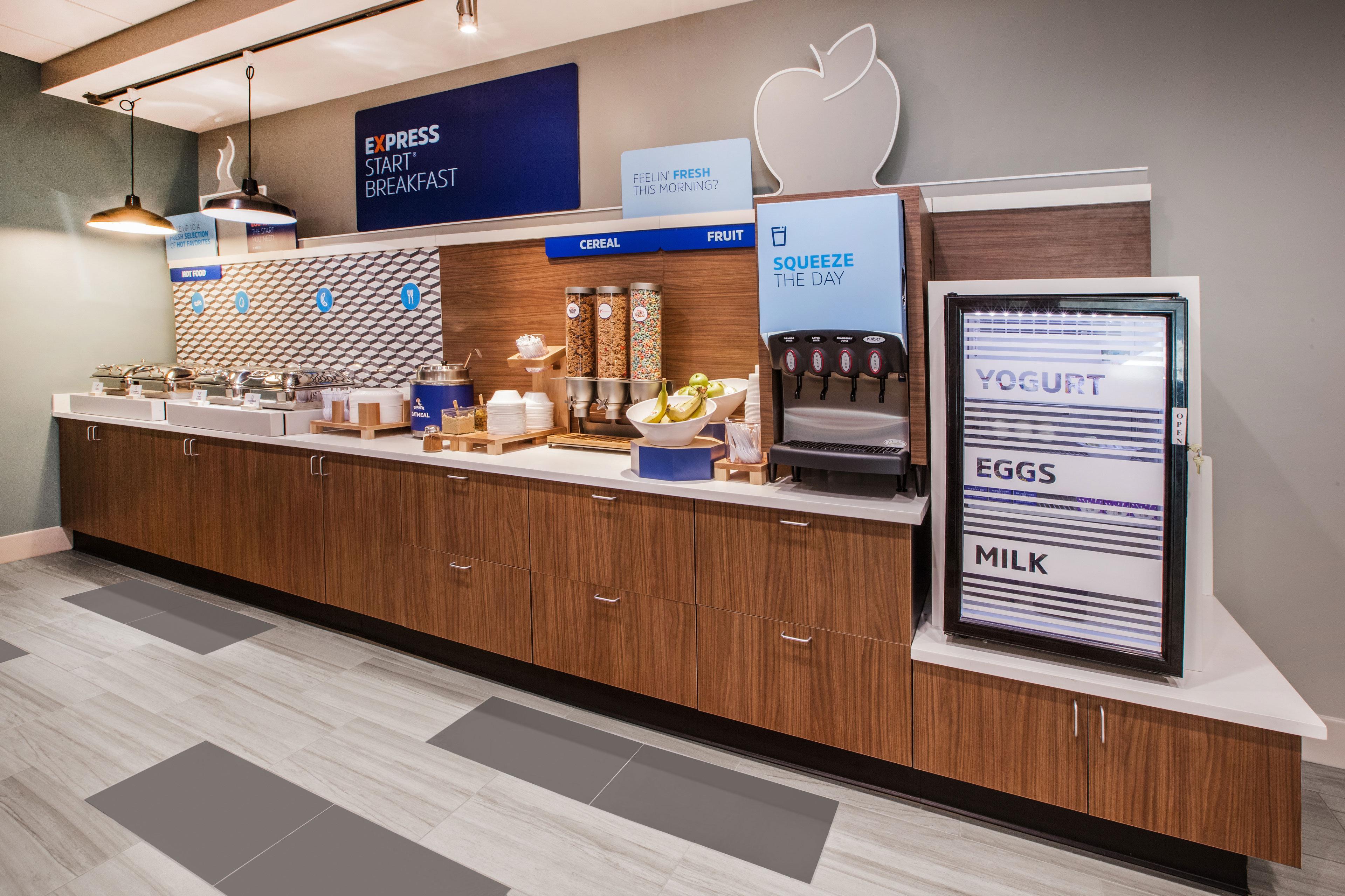 Holiday Inn Express Hotel & Suites Emporia By Ihg Exterior foto