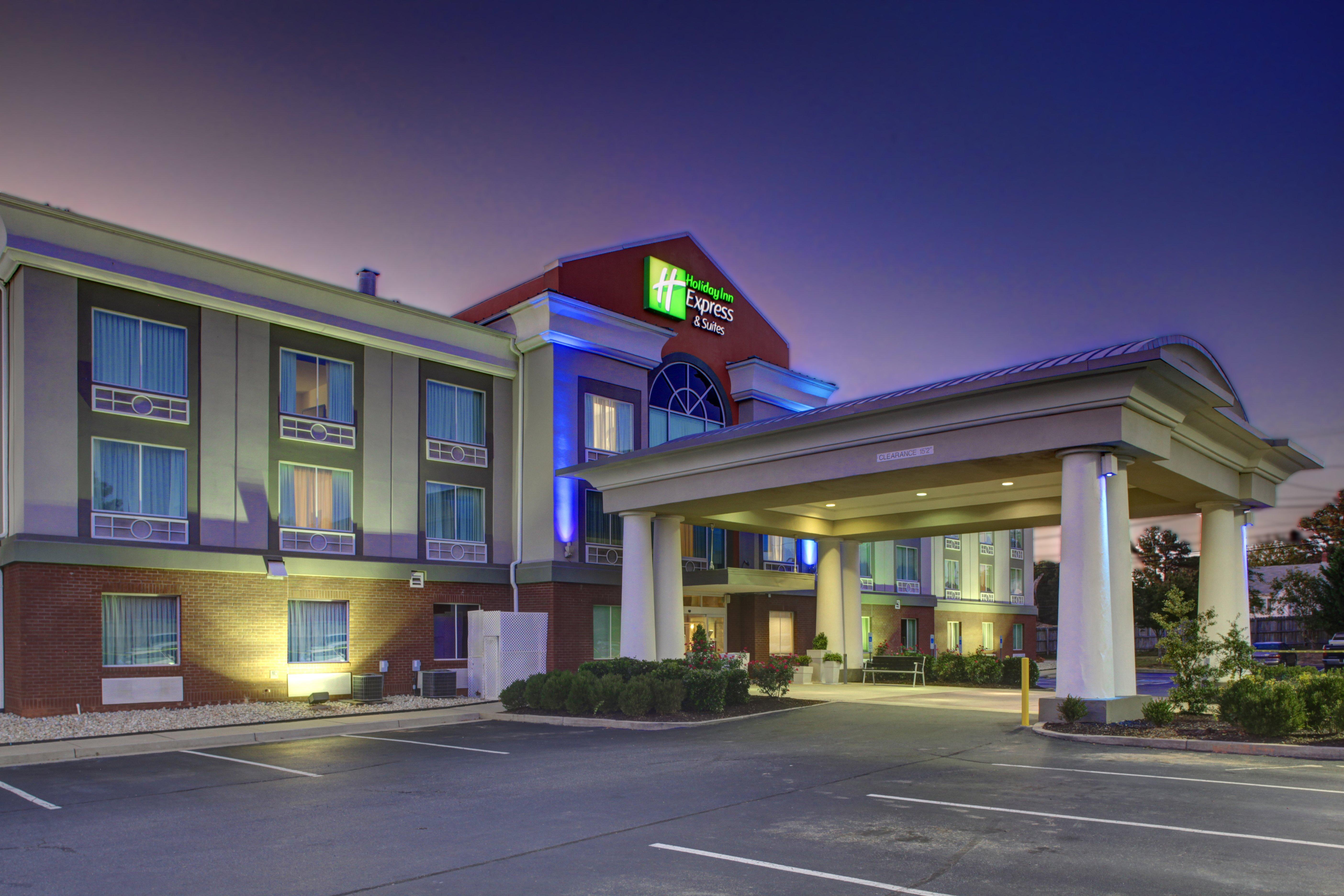 Holiday Inn Express Hotel & Suites Emporia By Ihg Exterior foto