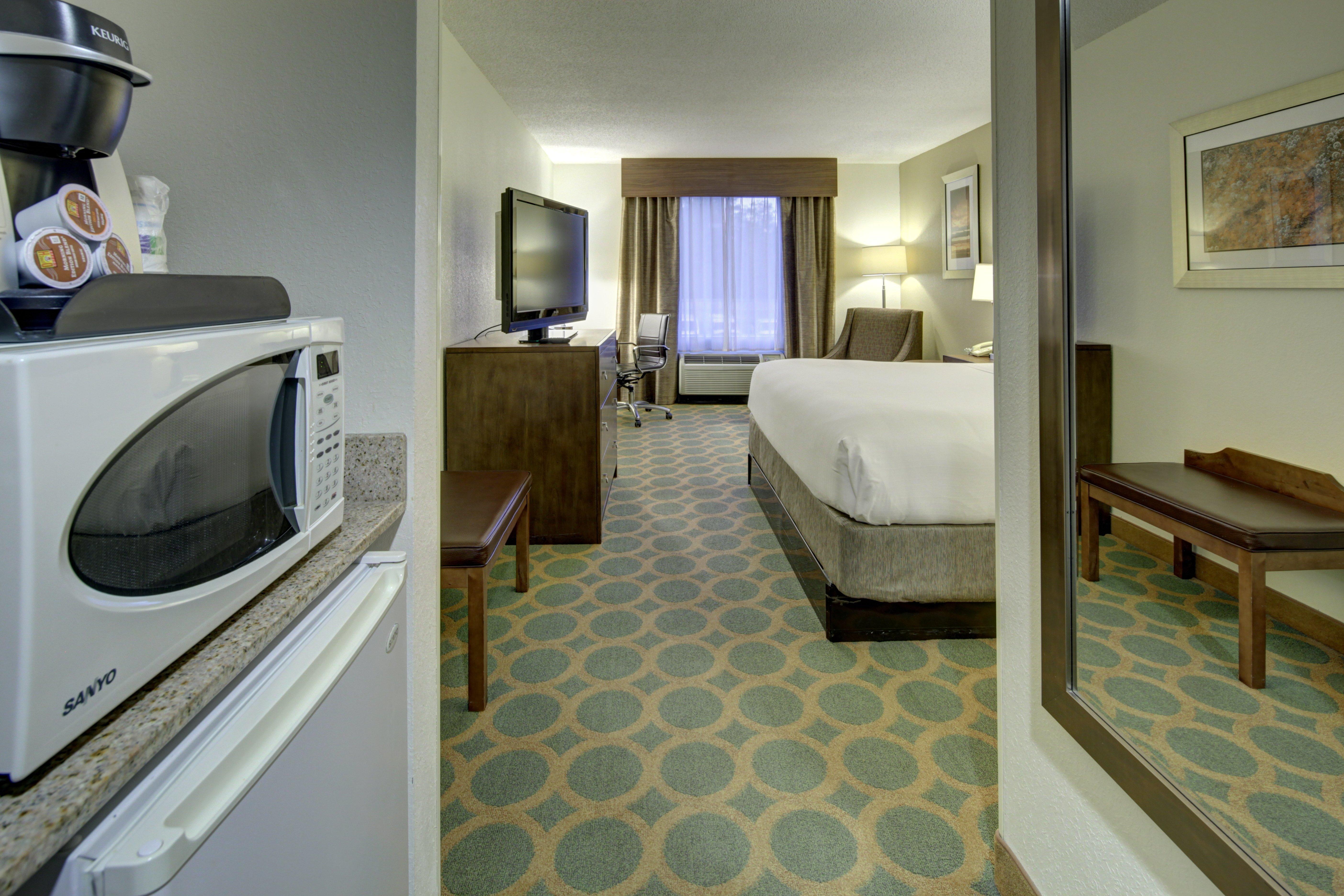 Holiday Inn Express Hotel & Suites Emporia By Ihg Exterior foto