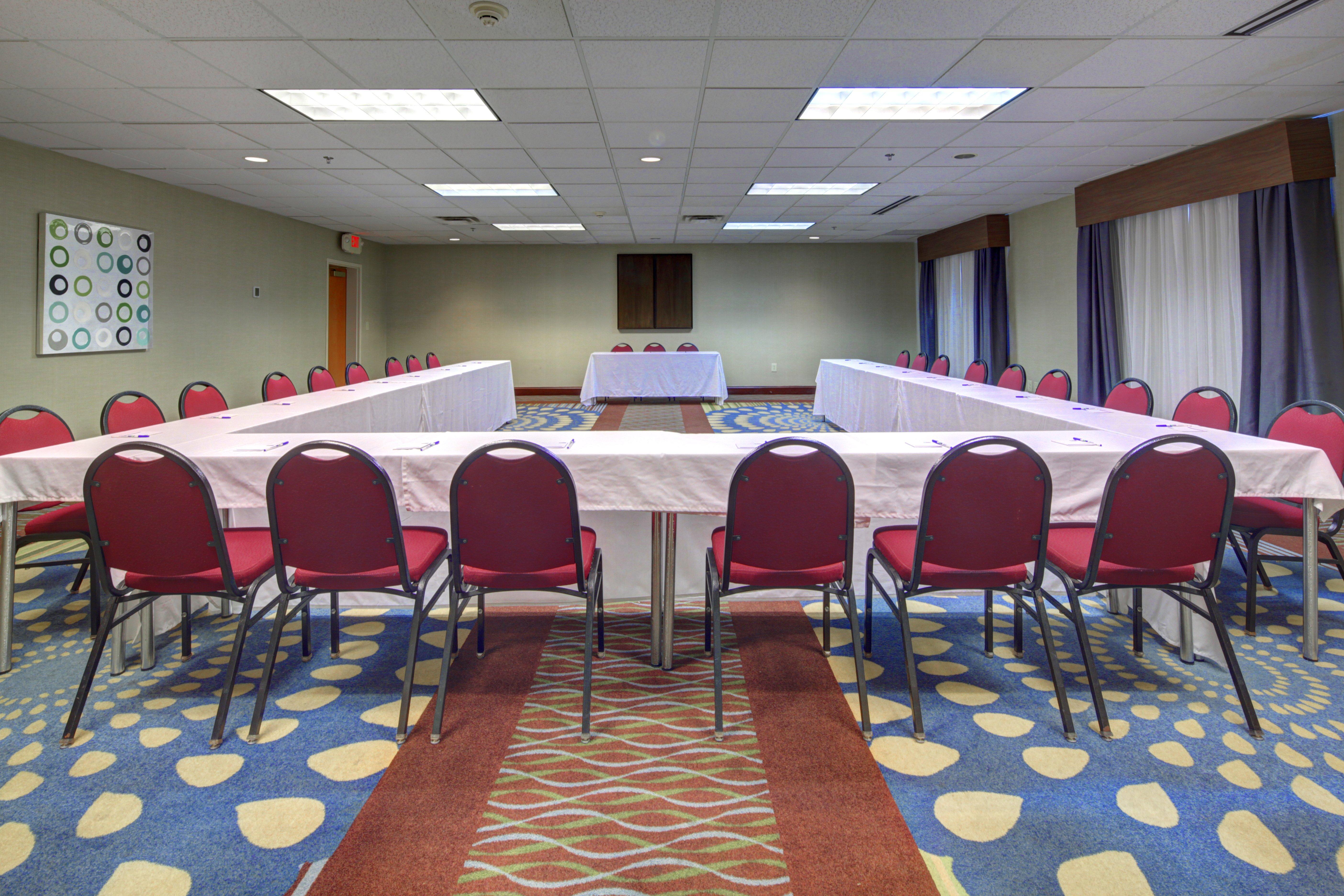 Holiday Inn Express Hotel & Suites Emporia By Ihg Exterior foto
