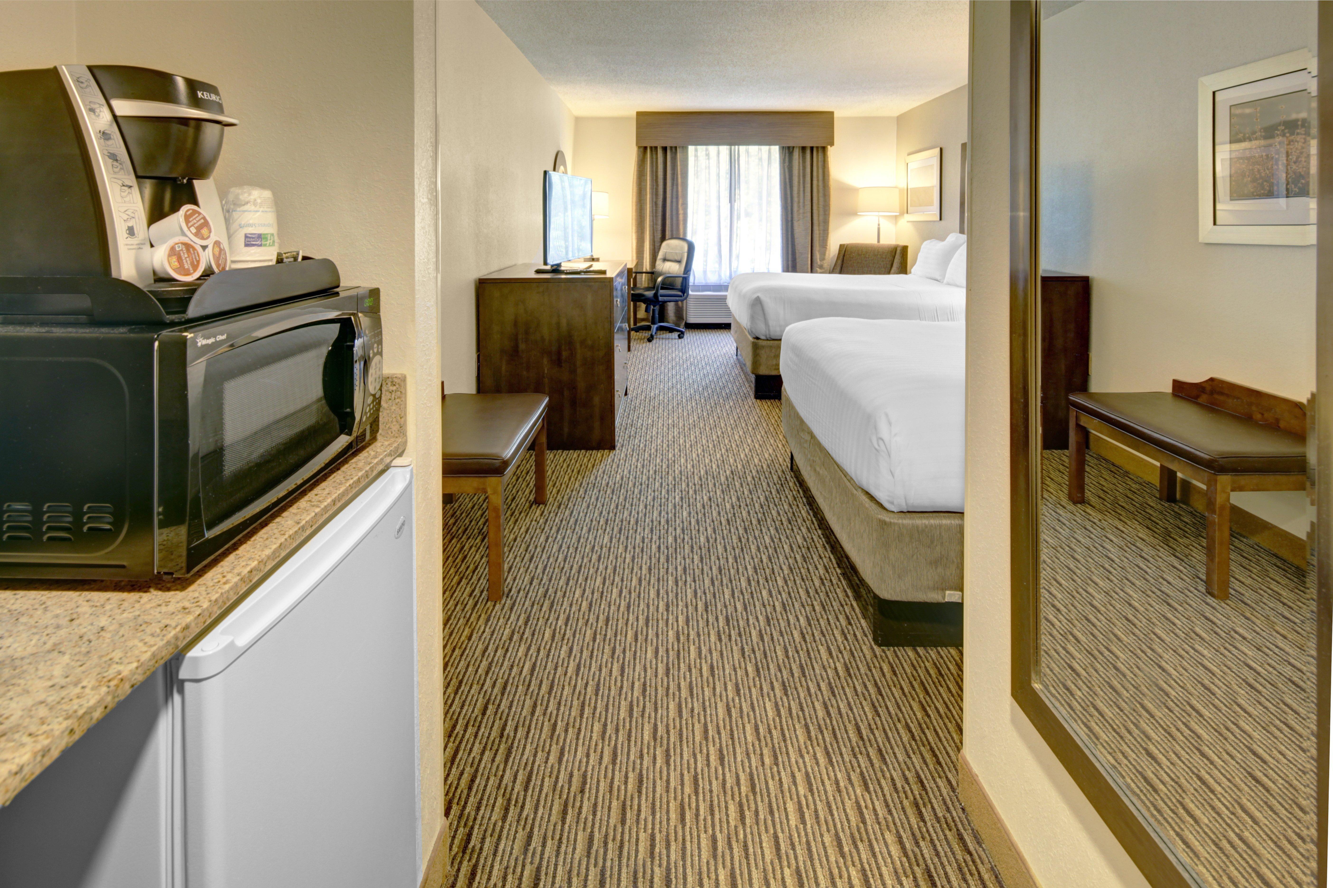 Holiday Inn Express Hotel & Suites Emporia By Ihg Exterior foto