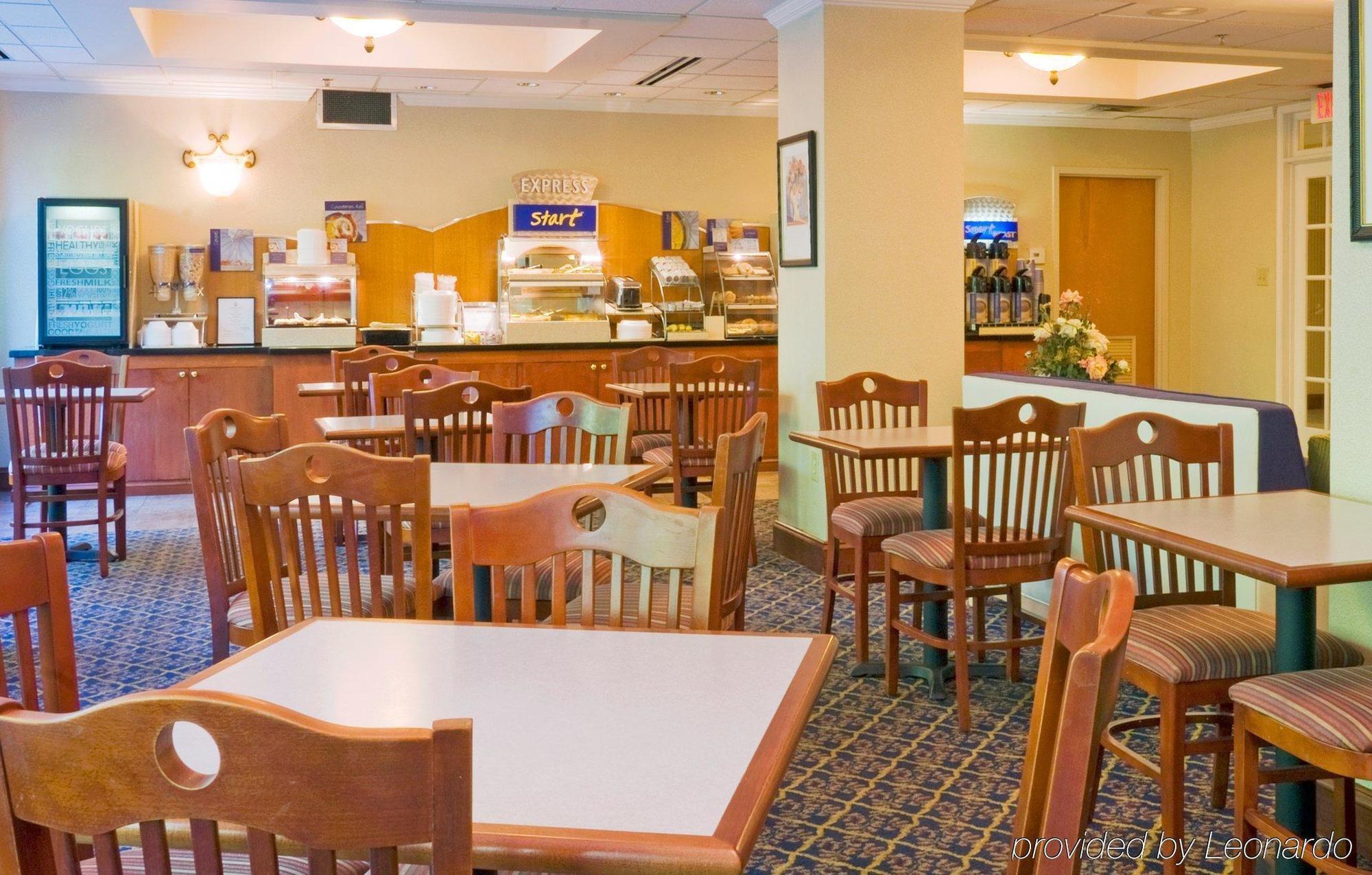 Holiday Inn Express Hotel & Suites Emporia By Ihg Exterior foto