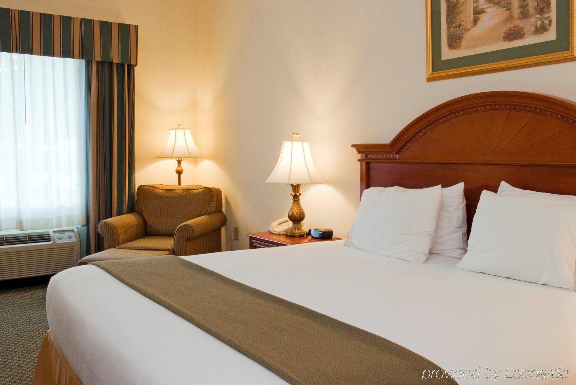 Holiday Inn Express Hotel & Suites Emporia By Ihg Quarto foto