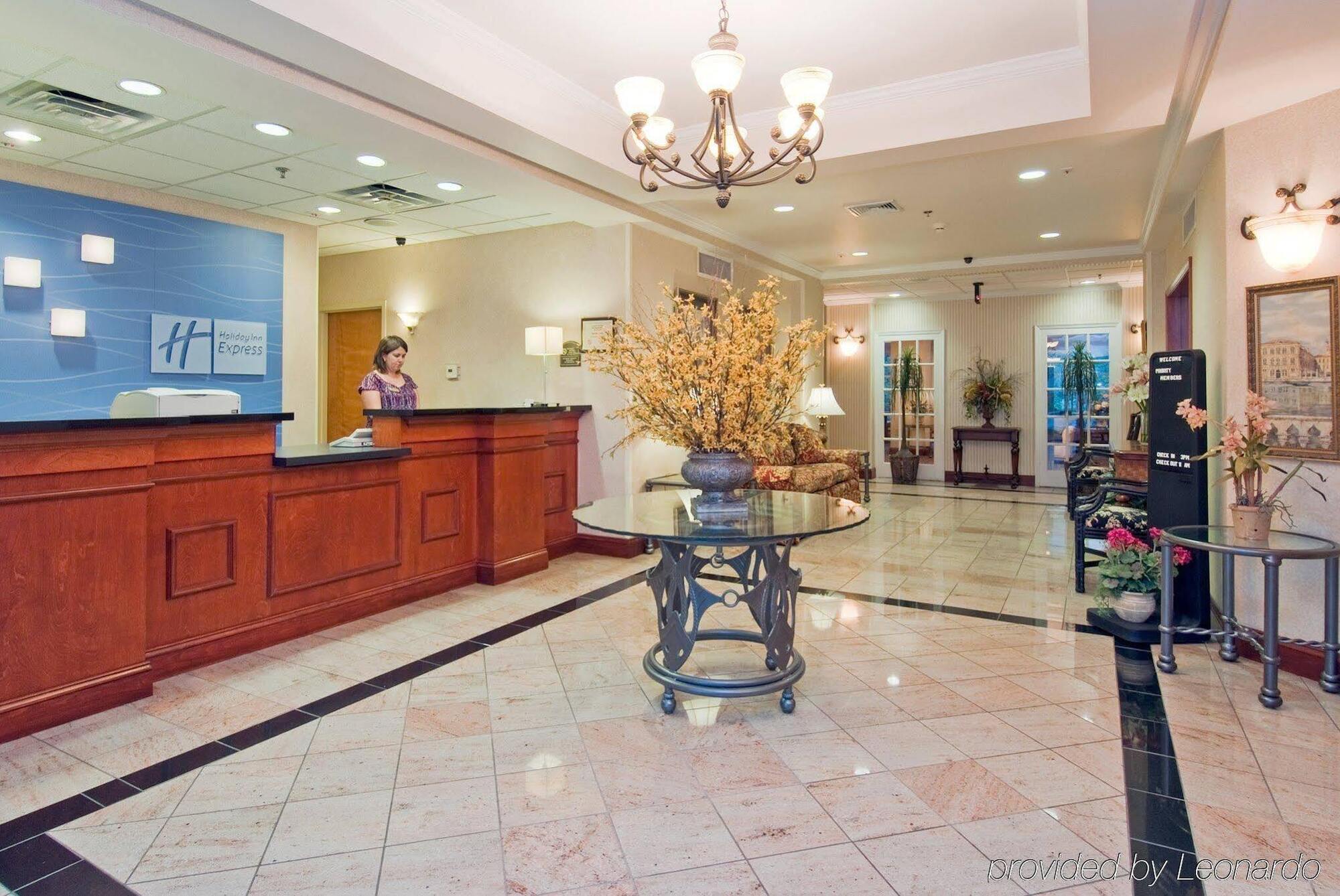 Holiday Inn Express Hotel & Suites Emporia By Ihg Exterior foto
