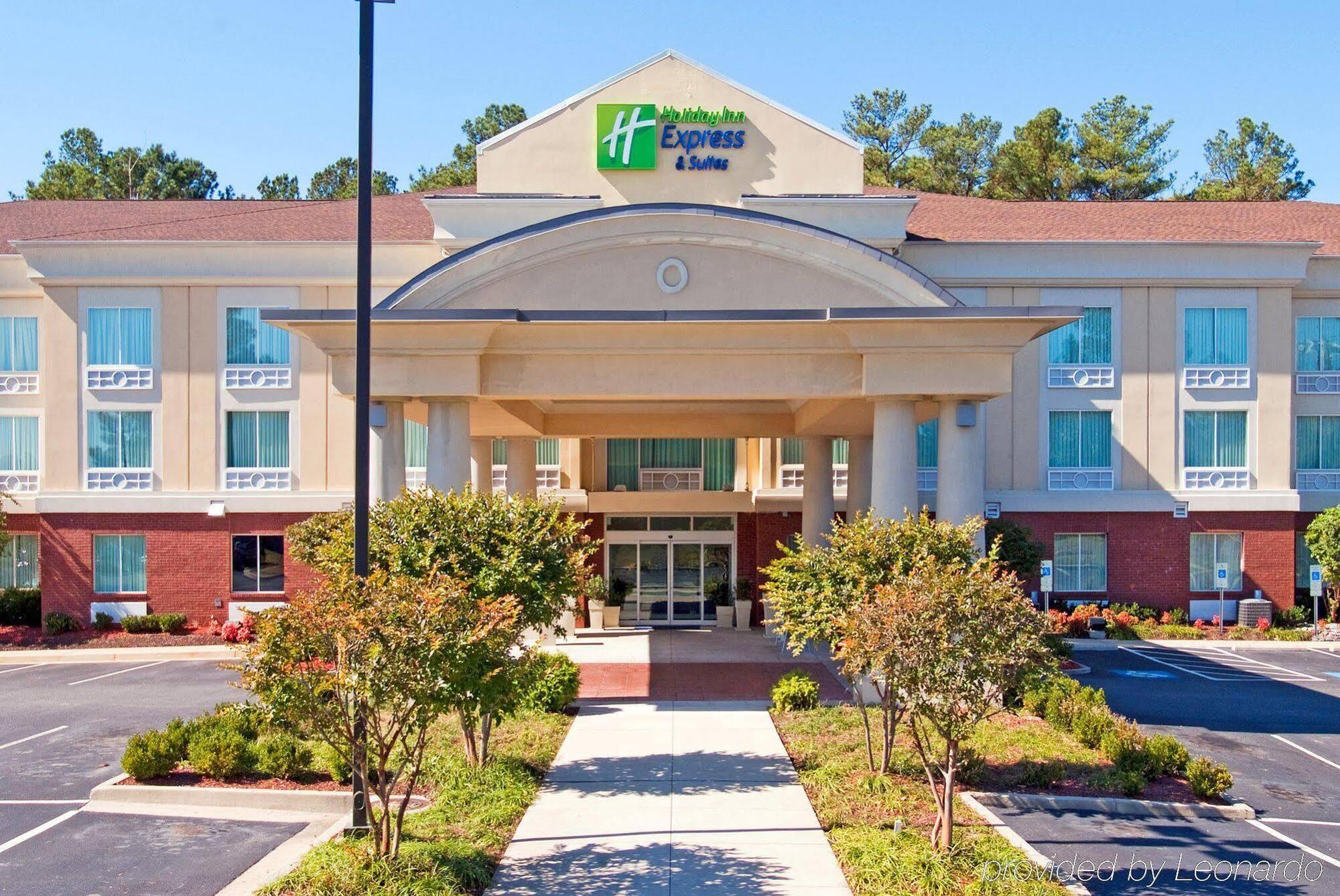 Holiday Inn Express Hotel & Suites Emporia By Ihg Exterior foto