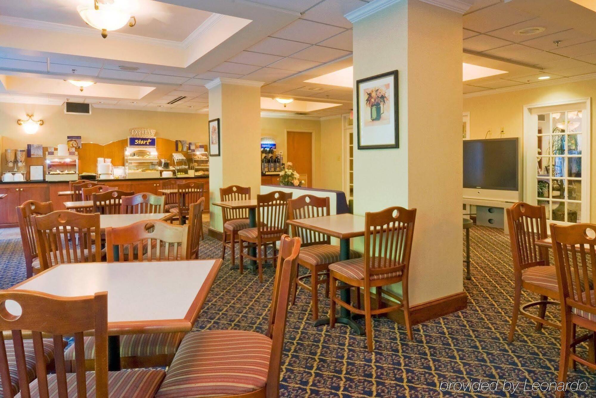 Holiday Inn Express Hotel & Suites Emporia By Ihg Exterior foto
